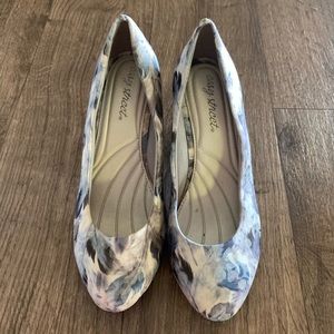 Casy Street Shades of Blue Heels